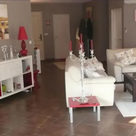 Paisible De Standing Avec Piscine