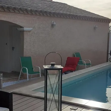 Paisible De Standing Avec Piscine Willa Ornaisons