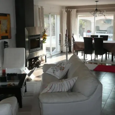 Paisible De Standing Avec Piscine Willa